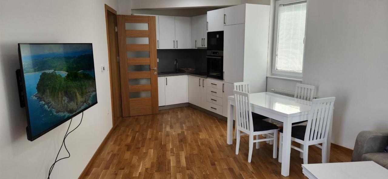 Brand New Two Bedroom And One Living Room Apartment In A Great Location! Szarajevó Kültér fotó
